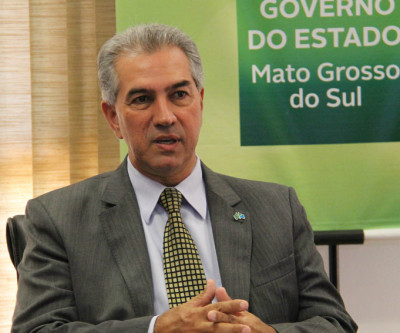 Reinaldo Azambuja sanciona reforma administrativa 