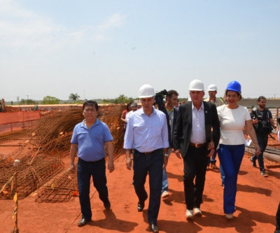 Prefeito e Governador visitam obras do Hospital e nova linha de produção da Fibria