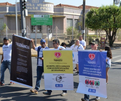 Semana Nacional de Trânsito é encerrada com passeata no centro da cidade
