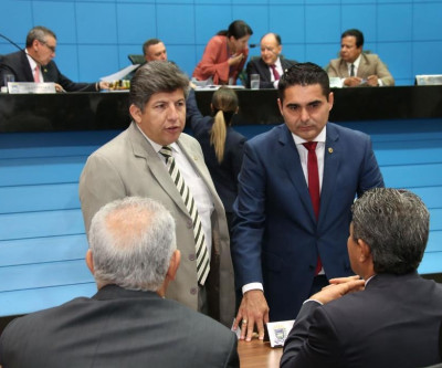 Deputados aprovam revisão anual dos servidores estaduais