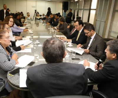 Deputados de sete estados discutem ações de proteção a crianças e adolescentes