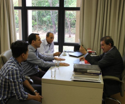 Deputado Eduardo Rocha recebe representantes do município de Paraíso das Águas