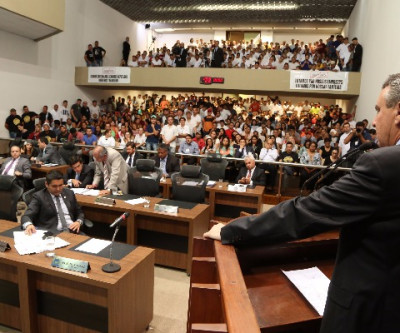 Funcionários da JBS pedem apoio aos deputados para manter empregos 