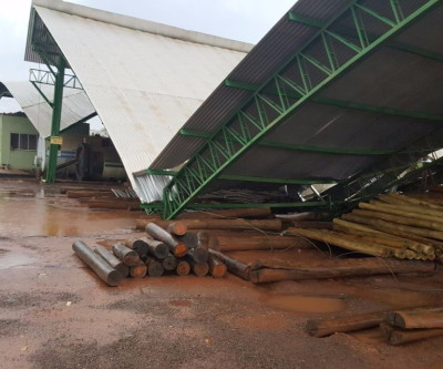 Vendaval acompanhado com granizo assusta população três-lagoense