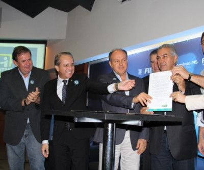Eduardo Rocha participa de sanção do projeto que aumenta tempo de incentivos para MS