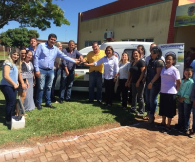 Deputado Eduardo Rocha entrega ambulância para prefeitura de Novo Horizonte do Sul
