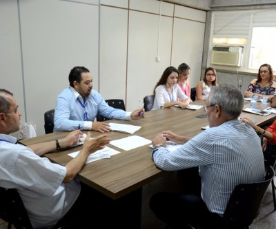 Representantes de principais empresas de telefonia reúne-se com assessor do Procon