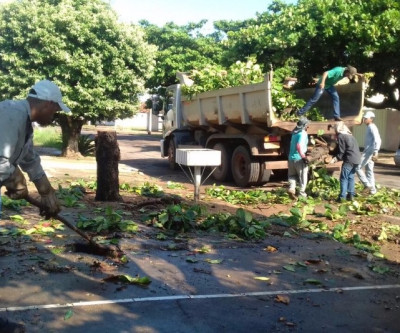Após chuva, SEINTRA empenha equipes na limpeza de Três Lagoas