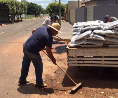 Prefeitura segue com serviços de manutenção das vias públicas