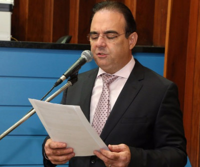 Projeto obriga escola a ter cadeira especial para alunos com deficiência e obesidade