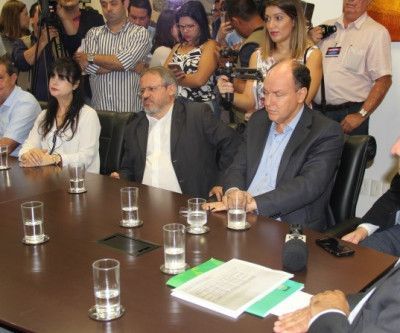 Deputado Eduardo Rocha acompanha anúncio das datas de pagamento do governo do Estado