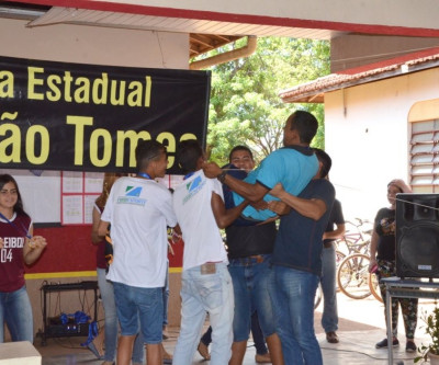 Vencedores dos JETs 2016-2017 recebem premiações nas escolas