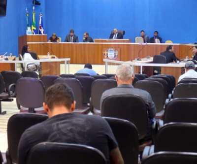 Câmara aprova projeto de lei que desobriga gestantes e obesos a passarem por catraca