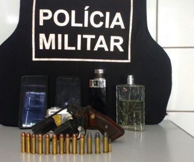 Polícia Militar de Aparecida do Taboado prende foragido e apreende arma de fogo