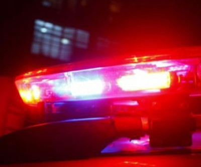 Bandidos fazem família de refém, roubam carros e armas