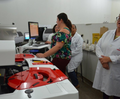 Laboratório Municipal recebe novo equipamento para agilizar exames