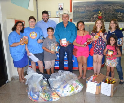 Rotary Kids entrega alimentos para o ‘Natal Solidário’