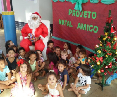 Servidores do CEI Profº Neife de Souza Lima se unem para presentear mais de 230 alunos