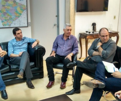 Eduardo Rocha intermedeia acordo de cooperação e garante estágio de medicina em Três Lagoas
