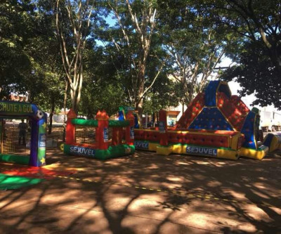 Prefeitura de Três Lagoas disponibiliza brinquedos infláveis na Lagoa Maior