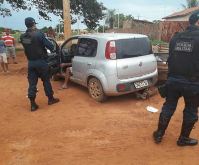 Após bebedeira de comemoração homem embriagado colidiu com poste e foi preso em flagrante