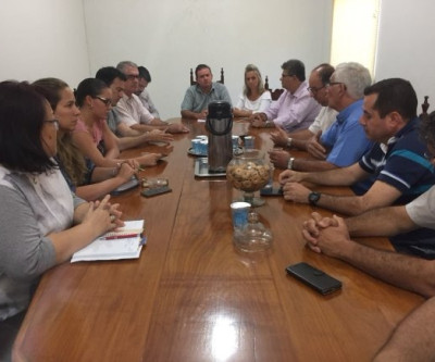 Deputado e representantes de entidades reúnem-se com governador para tratar a criminalidade em Três Lagoas