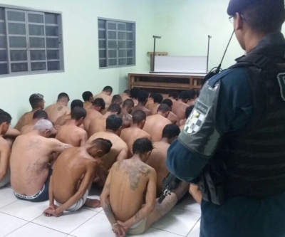 Polícia Militar realiza revista em estabelecimento penal semiaberto