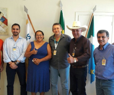 Angelo Guerreiro conversa com superintendente dos Correios sobre centro de distribuição