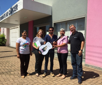 A Rede Feminina de Combate ao Câncer realiza no dia 14 de abril a 12ª edição do leilão beneficente e recebeu na manhã desta sext
