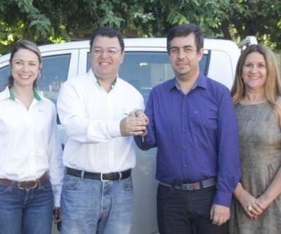 Caminhonete para fiscalização rural é doada pela Fíbria ao Imasul 