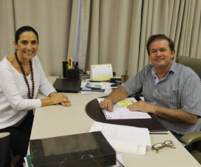 Deputado Eduardo Rocha recebe a visita da ex-vereadora Carla Stephanini e estudam dobradinha