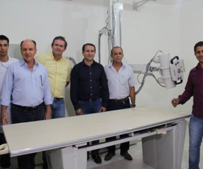 Deputado Eduardo Rocha entrega aparelho de raio-X em Paraíso das Águas
