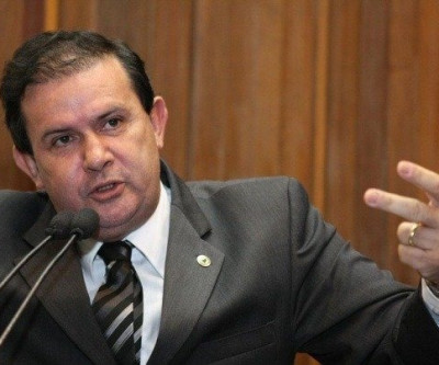 Eduardo Rocha prestigia homenagens às mães na Seleta, juntamente com vereadora Dharleng Campos