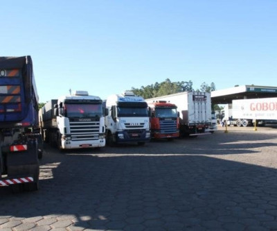 Greve de caminhoneiros tem adesão de pelo menos 19 mil em MS, diz sindicato