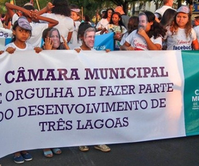 Câmara dos Vereadores é uma das homenageadas durante desfile cívico