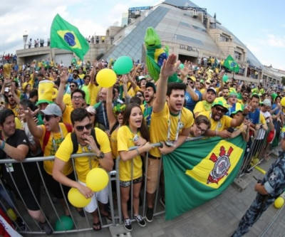 Torcida brasileira faz festa para a Seleção em Kazan