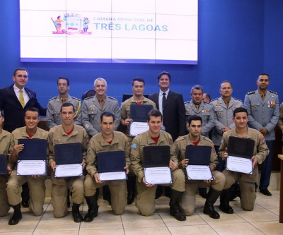 Bombeiros do 5º Grupamento recebem homenagem na Câmara dos Vereadores