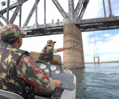 Pescador é multado por pescar sem licença no Rio Sucuriú