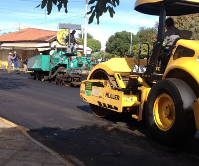 Rua Zuleide Perez Tabox começa a ser restaurada e recapeada