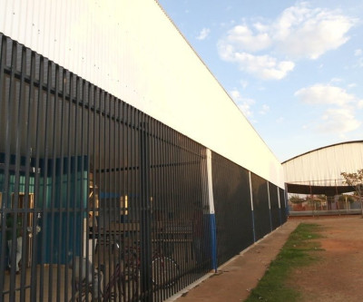 Prefeitura instala grades de segurança em escola para evitar vandalismos
