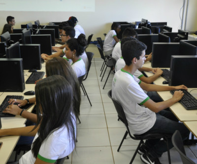 Inscrições para cursos de Operador de Computador e Vendedor vão até 6 de abril