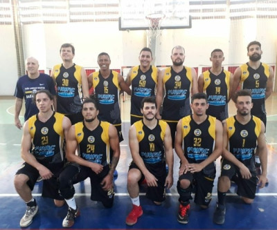 Time três-lagoense está nas quartas de final em basquetebol adulto