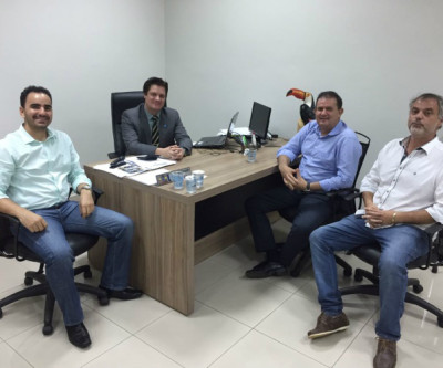 Deputado Eduardo Rocha se reúne com presidente da Câmara e vereadores de Três Lagoas 