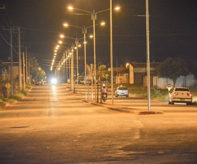  Prefeitura conclui iluminação pública na Avenida Frei Galvão