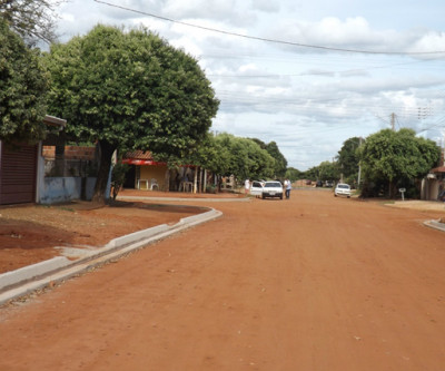 Obra inacabada vira transtorno para moradores da Vila Viana em Três Lagoas