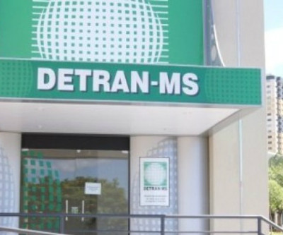 Detran notifica mais de dois mil proprietários de veículos apreendidos para leilão