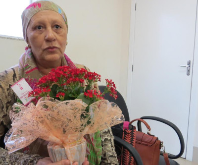ICTL homenageia com flores mães que passam pelo processo de “ quimio”