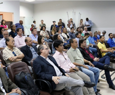 Vereadores defendem que a Prefeitura não cobre taxa da coleta de lixo 