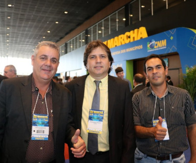 Guerreiro participa de evento dos municípios com presidente Temer