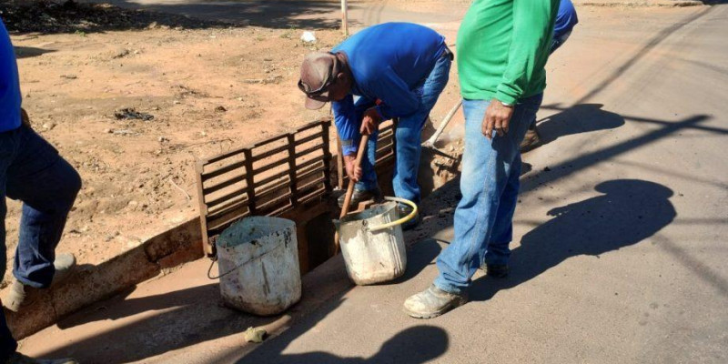 Prefeitura intensifica limpeza de bueiros em Três Lagoas